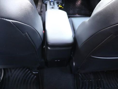 Used 2024 Toyota Prius XLE image 16