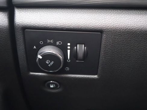 Used 2019 Jeep Grand Cherokee Altitude image 32