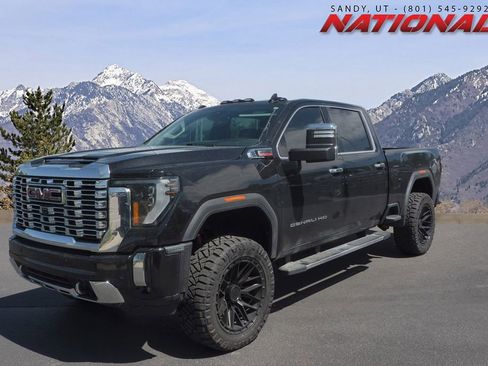 Used 2025 GMC Sierra 3500 Denali w/ Technology Package AWD/4WD image 1