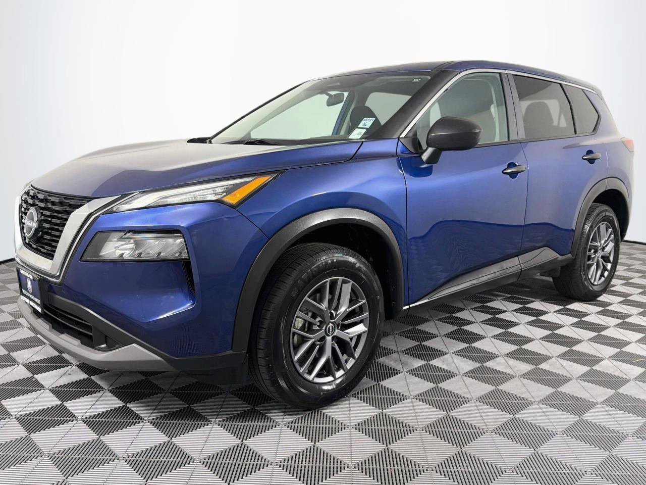 Used 2023 Nissan Rogue S AWD/4WD image 6
