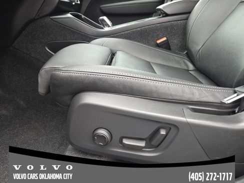 Certified 2025 Volvo XC40 B5 Plus image 23