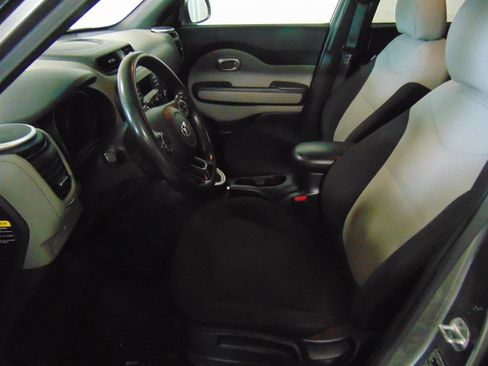 Used 2015 Kia Soul FWD image 9