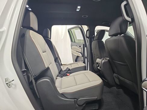 Used 2025 Chevrolet Traverse LT FWD image 14