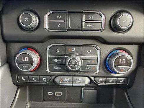 Used 2023 Chevrolet Suburban Premier image 36