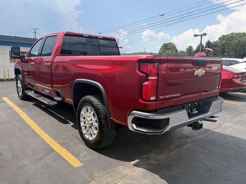 Used 2025 Chevrolet Silverado 3500 LTZ w/ LTZ Premium Package AWD/4WD image 3