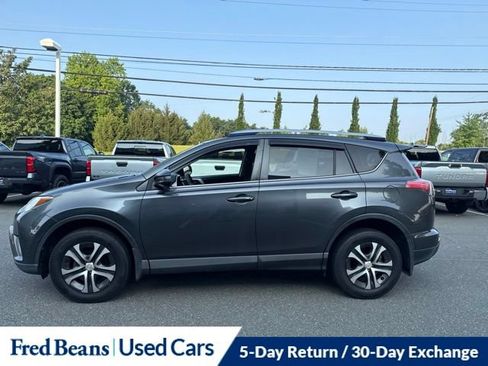 Used 2016 Toyota RAV4 LE AWD/4WD image 17