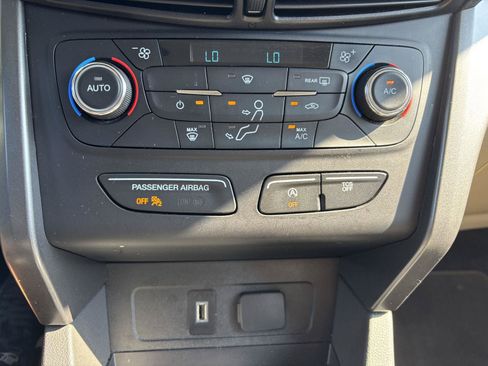 Used 2017 Ford Escape SE AWD/4WD image 25