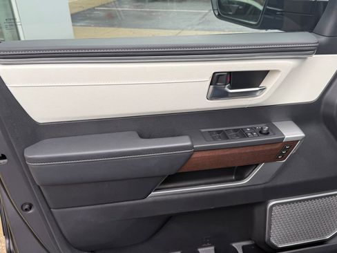 Used 2025 Toyota Sequoia Capstone image 43