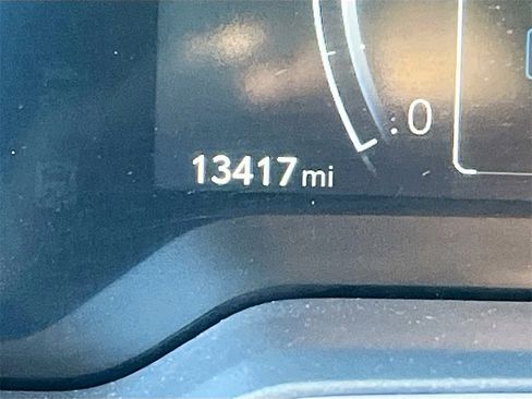 Used 2024 Toyota Corolla Cross XLE image 12