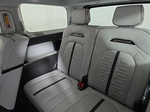Used 2025 Rivian R1S Adventure AWD/4WD image 22