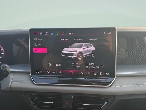 Used 2025 Volkswagen Tiguan SE R-Line image 17