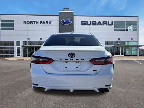 Used 2022 Toyota Camry SE image 4