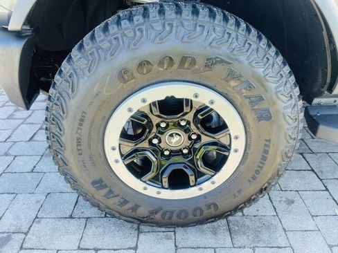 Used 2023 Ford Bronco Outer Banks w/ Sasquatch Package AWD/4WD image 29