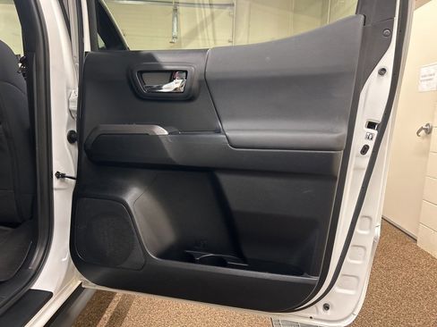 Used 2017 Toyota Tacoma 4x4 Double Cab image 15