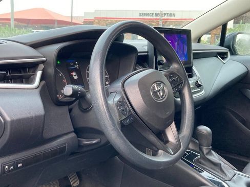 Used 2023 Toyota Corolla LE FWD image 7