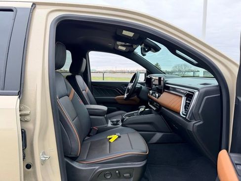 Used 2024 GMC Canyon AT4 w/ AT4 Premium Package image 11