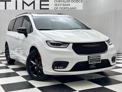 New 2026 Chrysler Pacifica Limited w/ S Appearance Package