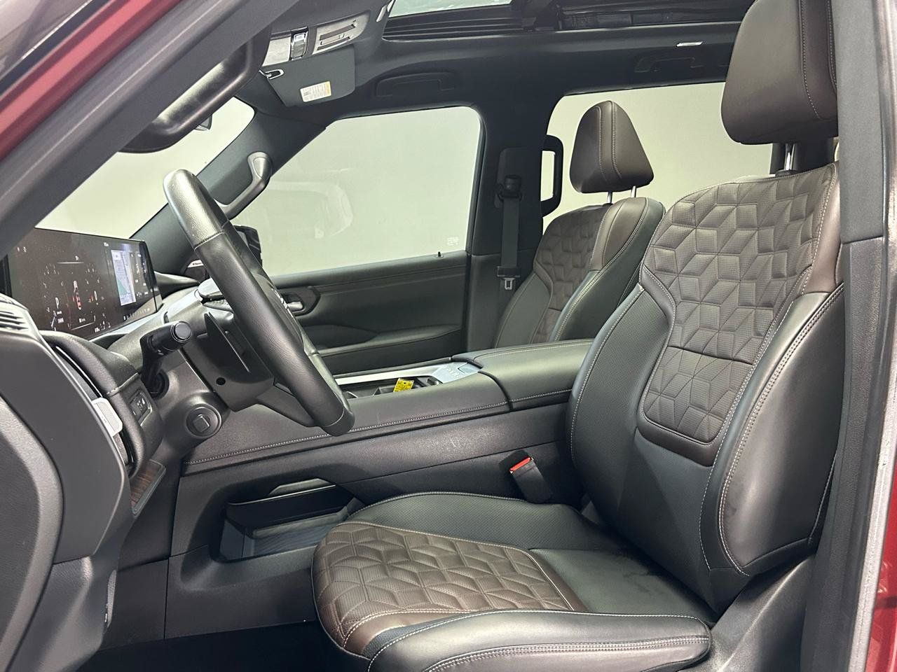 Used 2025 Nissan Armada Platinum w/ Convenience Package RWD image 29