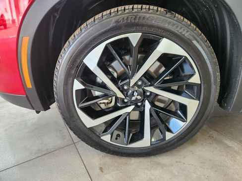 Used 2025 Mitsubishi Outlander SE image 8