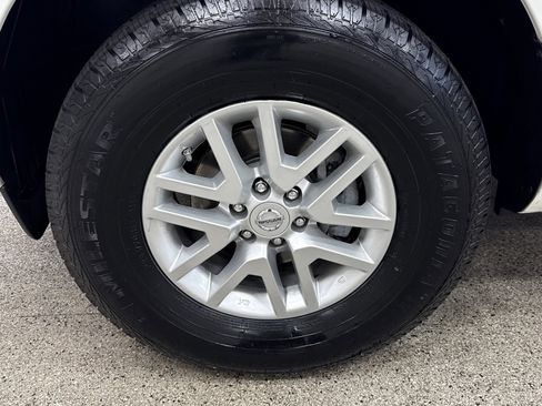 Used 2019 Nissan Frontier SV image 2