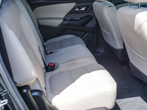 Used 2023 Chevrolet Traverse LS FWD image 13