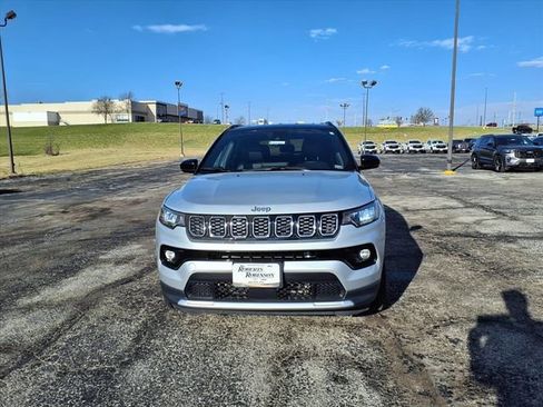 Used 2025 Jeep Compass Limited image 40