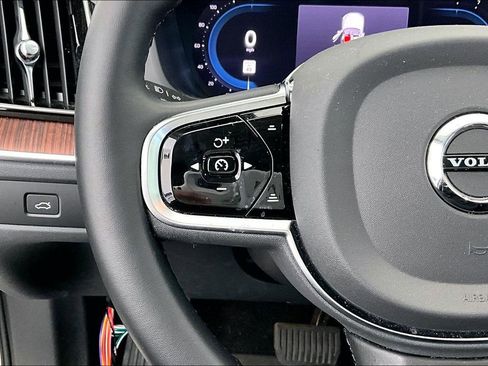 Certified 2023 Volvo XC60 B5 Ultimate w/ Climate Package image 25