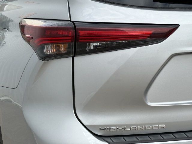 Used 2024 Toyota Highlander XSE FWD image 6
