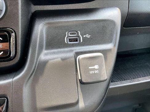 Used 2025 RAM ProMaster 2500 w/ Convenience Group FWD image 18
