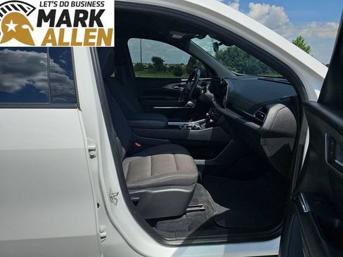 Used 2024 Chevrolet Traverse LT FWD image 28