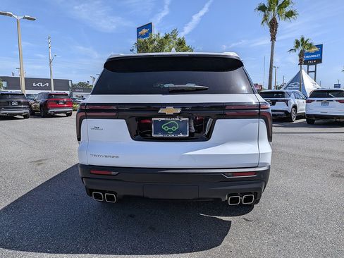 Used 2024 Chevrolet Traverse LS FWD image 4