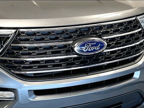 Used 2023 Ford Explorer XLT w/ Equipment Group 202A image 30