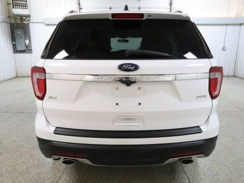 Used 2018 Ford Explorer XLT image 8