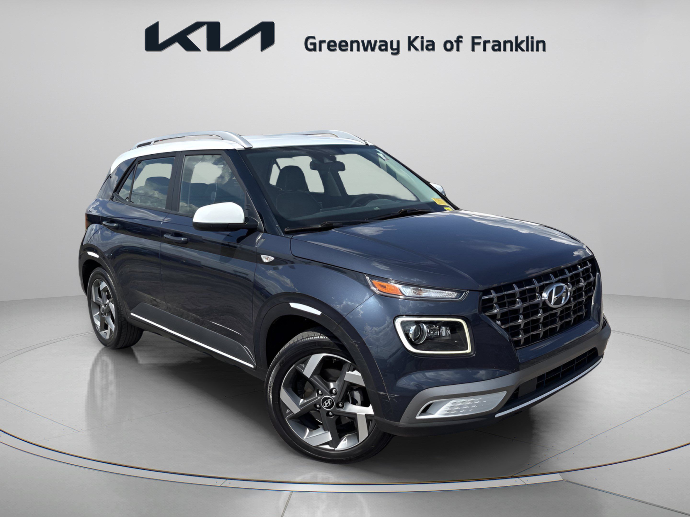 Used 2020 Hyundai Venue FWD image 1
