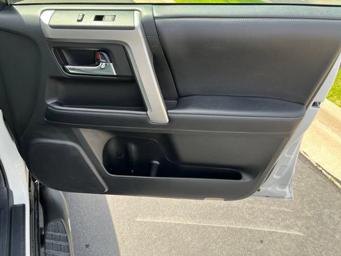 Used 2019 Toyota 4Runner SR5 AWD/4WD image 28
