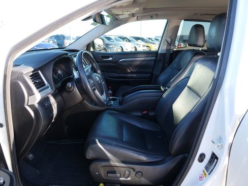 Used 2017 Toyota Highlander Limited Platinum image 16