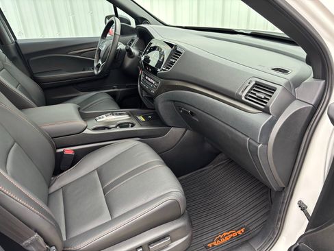 Used 2024 Honda Passport TrailSport image 38