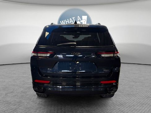 Used 2023 Jeep Grand Cherokee L Summit w/ Advanced Protech Group IV AWD/4WD image 5