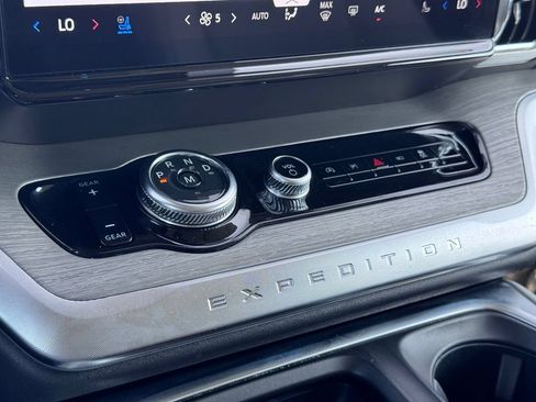 Used 2025 Ford Expedition Max Platinum AWD/4WD image 15