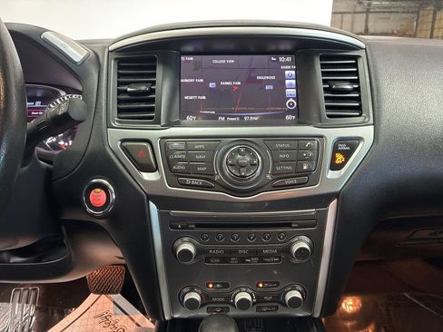 Used 2020 Nissan Pathfinder SL AWD/4WD image 16