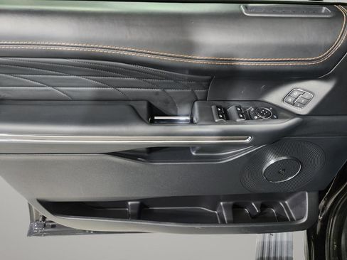 Used 2022 Ford Expedition Max Platinum image 16