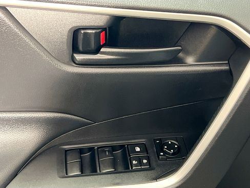 Used 2022 Toyota RAV4 LE image 16