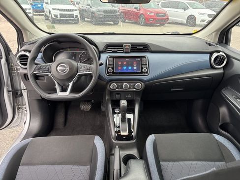 Used 2025 Nissan Versa SV FWD image 10