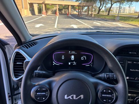 Used 2025 Kia Soul LX w/ LX Technology Package image 28