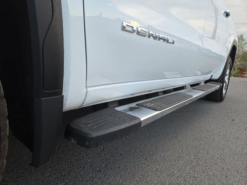 Used 2024 GMC Sierra 1500 Denali w/ Technology Package AWD/4WD image 9