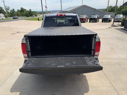 Used 2019 RAM 1500 Classic SLT AWD/4WD image 39