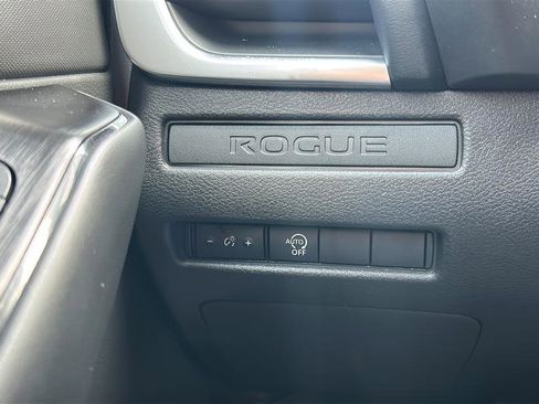 Used 2026 Nissan Rogue S FWD image 29