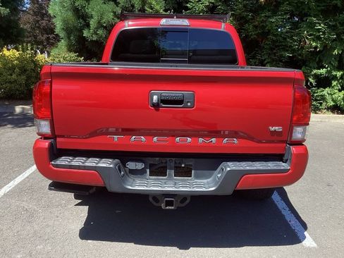 Used 2017 Toyota Tacoma TRD Sport w/ Tow Package (A/T) AWD/4WD image 22