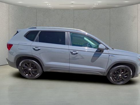 Used 2022 Volkswagen Taos SEL w/ Panoramic Sunroof Package FWD image 38