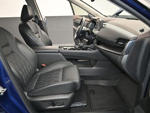 Used 2021 Nissan Rogue Platinum image 25